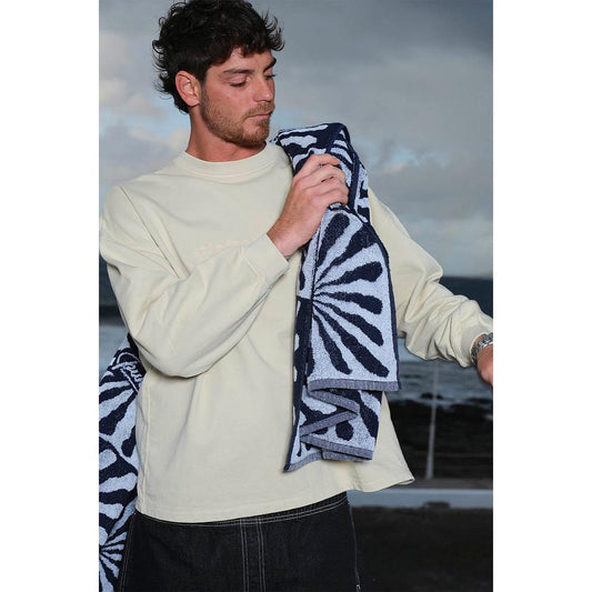Felpa Crewneck Pukas – Grafica Indio Castle Wall